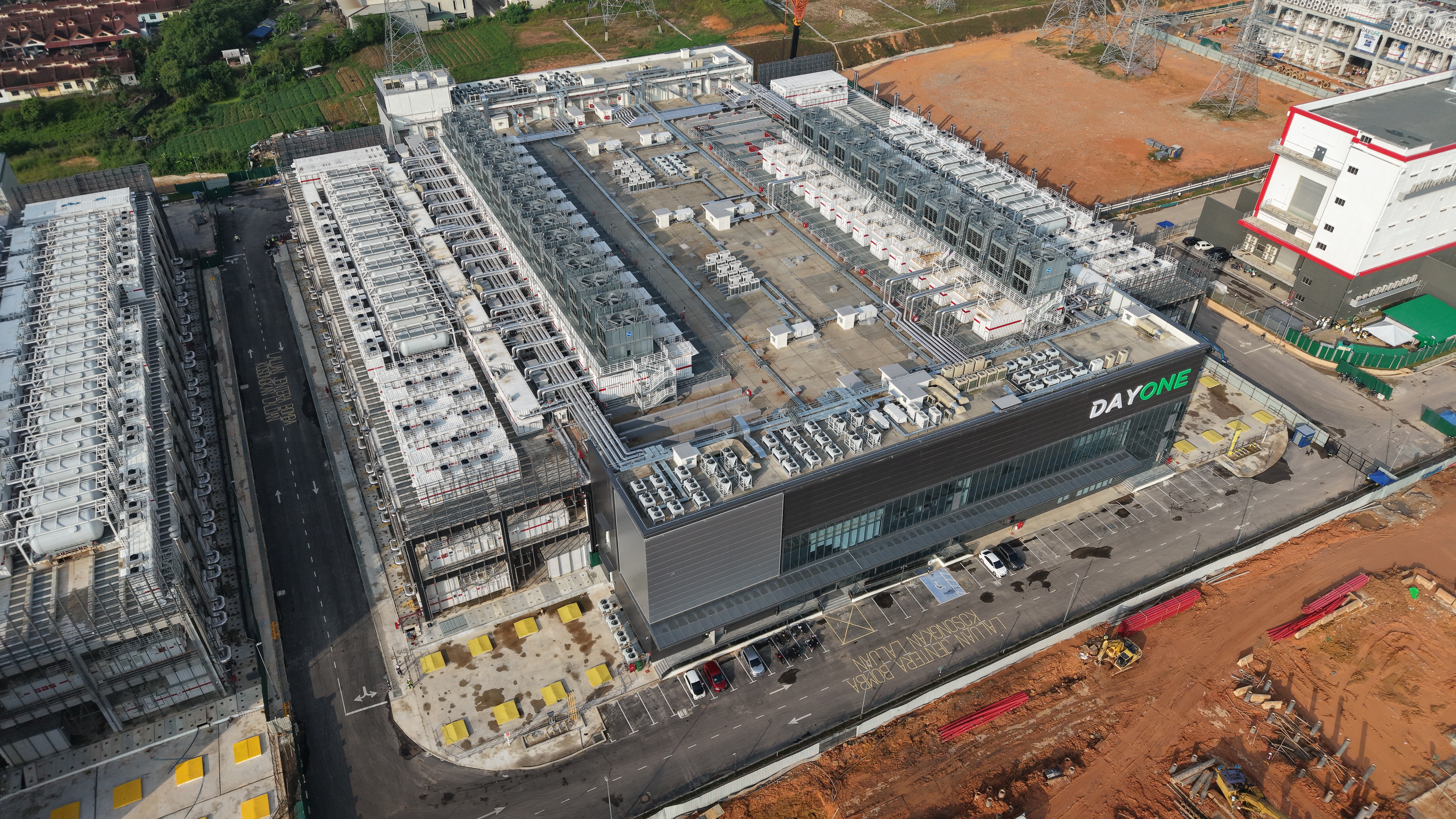 Aerial view of the completed DAY ONE data centre